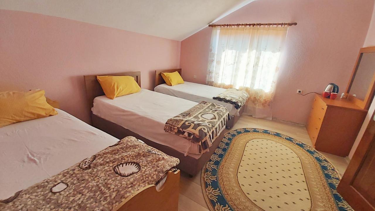 Guest House Pogradeci Eksteriør billede